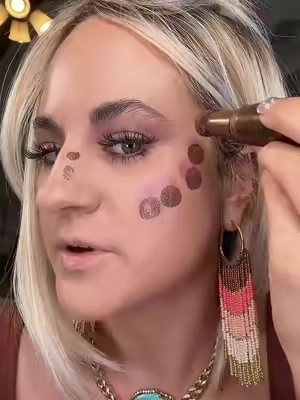 Nothing transforms your makeup faster than the right bronzer and blush. #Bronzer #Blush #MakeupRoutine #MakeupTips #tartecosmetics 