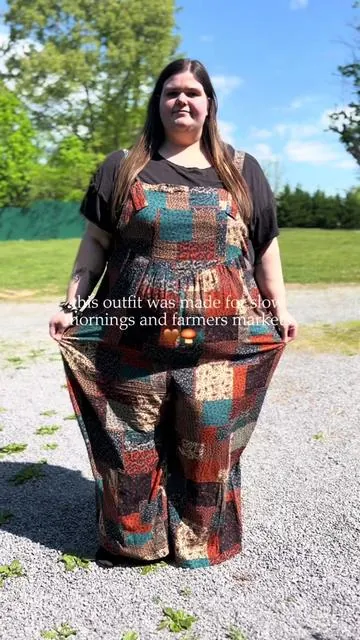These overalls and a farmers market  🤌🏻😍 #plussize #plussizefashion #overalls #bohostyle #patchwork 