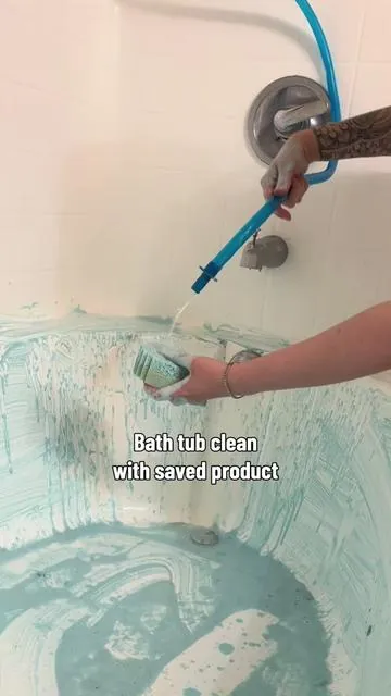 Tried out the “Rinseroo” bc I’m so over filling up a cup every time I need water and it made the cleanup so much easier 🥵 I love using saved product to clean tubs or sinks 🫧 this saved product paste was Ajax, ocean fab, ocean pine glo, and bleach 🤤 #cleantok #asmr #cleaningtiktok #ajax #spongesqueezing 
