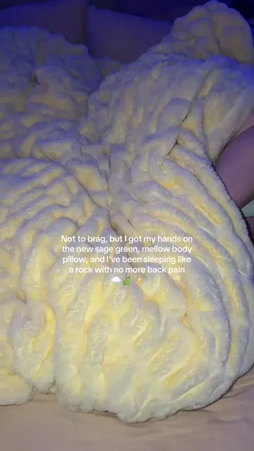 how did I sleep without this! seriously the best pillow for us side sleepers! And the new colors🤩 #mellow #mellowsleep #bodypillow #dealsforyoudays @Mellow Sleep 