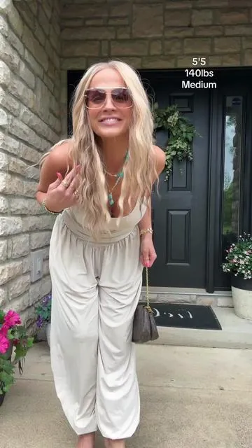 this jumpsuit deserves a vacation🤎 for reference, wearing a medium but grabbing a small next time #jumpsuit #vacationoutfit #effortlesschic #summerstyle #summervibes 