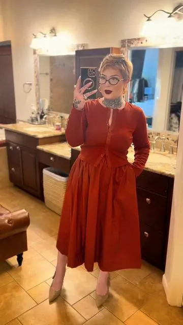 I got size L. It is very very stretchy and soo many colors to choose from! Adorable 💕 #twopieceset #matchingset #twopieceoutfit #pixiecut #necktattoo 