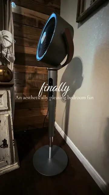 Don’t let a funky metal fan ruin your bedroom! #fan #sleepingfan #bedroomfan #indoorfan #summer 