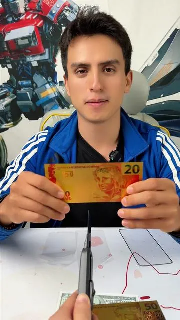 Aqs soon as you put it on, the screen is directly like a new machine 💎 Scratch-resistant and durable, and the feel is so smooth that you can't stop.#tiktokshop #iphone #fyp #Transformersprotectivefilm 