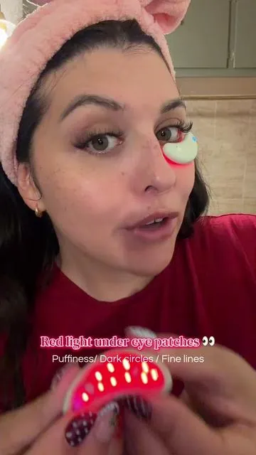 I’ve been wearing these every night for awhile now and the difference is crazy 👏🏼 #redlight #redlighttherapy #skincare #antiaging #darkcircles 
