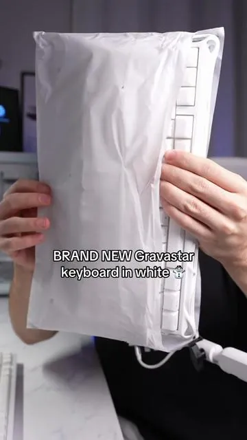 The brand new Gravastar Mercury K1 pro in opine white #keyboard #gravastar #k1 #k1pro #opaline 