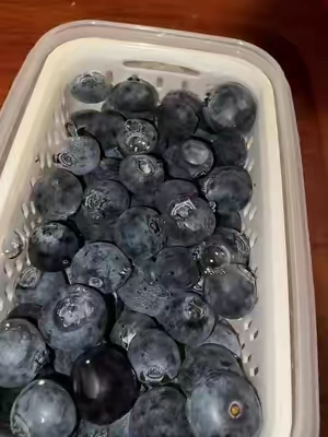 How to clean fruit and berries #KitchenHacks #kitchengadgets #kitchen 