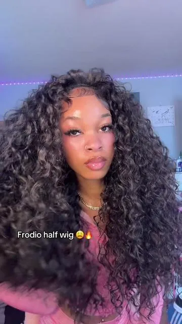I am so inlove with this unit @FRODIO did not come to PLAYYY!!!🤏🏽🤏🏽🤏🏽🤏🏽😍#frodiohair #halfwig #flipoverquickweave #aylecia #blowthisup 