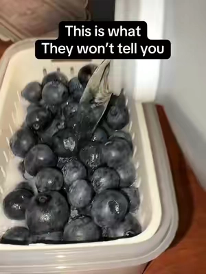 How to wash fruit #fruit #KitchenHacks #kitchengadgets #kitchen 