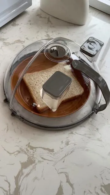 "Ya no necesitas echarle agua a la comida, esta tapa de microondas la deja como recién hecha.#microwavesplattercover #microwave #kitchengadgets #kitchenhacks #fyp    "