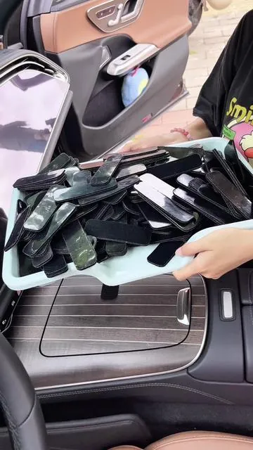 Super sticky velcro strip keeps all items stable all the time, wall-safe for household and vehicle use.#velcro #lifehack #wall #diy #Summervibes 
