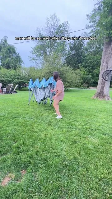 Gone are the days when you need 4 people to open a huge pop up canopy tent! Because this tent only takes ONE person to OPEN and CLOSE! #popuptent #canopytent #travelsports #campingessentials #DealsForYouDays 