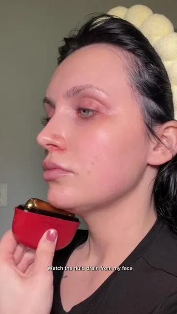 Draining fluid from my face and snatching it. @zdeer US #facialguasha #faciallighttherapy #tiktokshopcosmetics #tiktokshopbeautyfinds #tiktokshopdealsforyoudays 