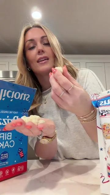the best guilt-free sweet treat❤️🤍💙@Drizzilicious #healthysnacks #ricecake #4thofjuly #sweettreats #dealsforyoudays 