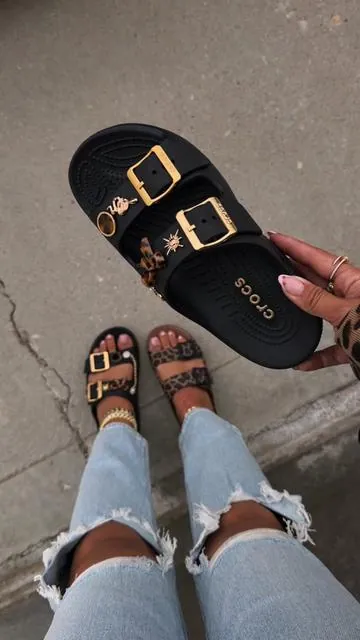 #crocs #crocssandals #crocssaturday #sandals 