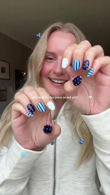You HAVE to look at the other designs!!! I’m truly obsessed  #pressonnails #shortnails #shortpressonnails #pressons 