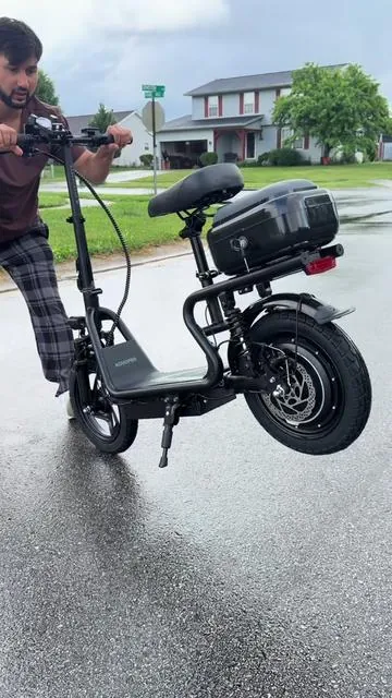 Electric Scooter with seat and lockable basket.750W peak Power escooter. #scooter #electricscooter #escooter #creatorsearchinsights #tiktokshopcreatorpicks   