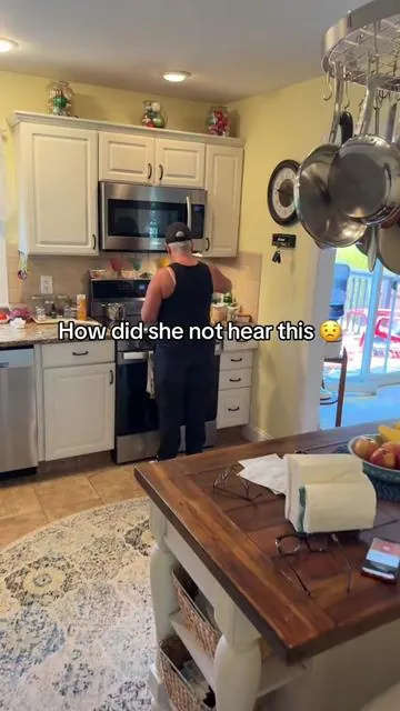 I can’t believe she didn’t hear the fire alarm 😟 #scary #hearingloss #hearingaids #audien #giftideas 
