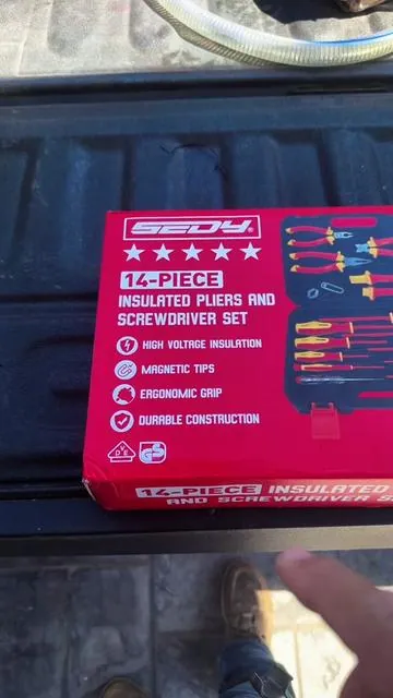 Herramientas insuladas #tools #insulated #electrical #electrician #screwdriver 