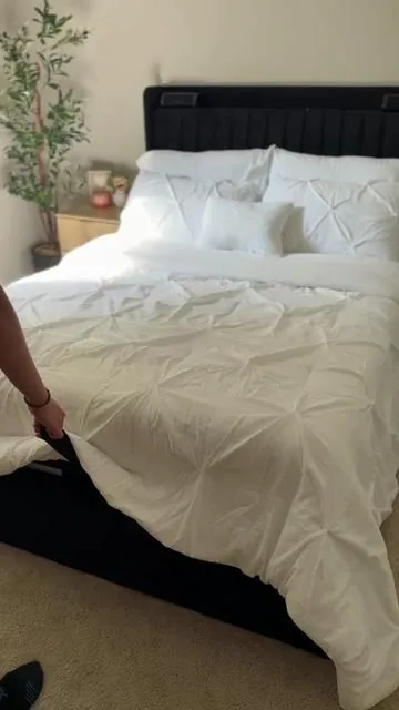 LOVE!! The amount of stuff I can hide under here so I don’t have to look at clutter is 1000% worth it 😆 #storagebed #storagebedframe #bedframe #dealsforyoudays #declutter 