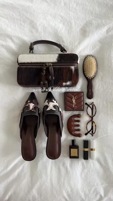 #purse #westernfashion #cowhidebag #pinterestaesthetic 