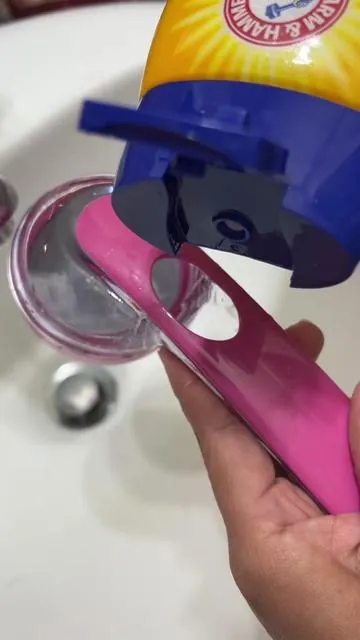 🐾 Bath time just got 10x easier 🛁✨ This soap dispensing brush is a GAME CHANGER!! Less mess, more scrubbing, softer fur 🫧🐶 #tiktokshop #dogmom #dogtok #dogsoftiktok 