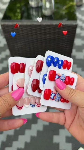 Did you grab yours yet?! 🤍🧨💙 #summernails #pressons #pressonnails #handmadepressonnails #handmadeacrylicnails