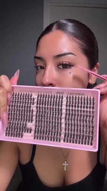 Style:DOLLY🎀 the cutest lashes everrr! Super comfortable and has a thin lash band #lashextensions #lashclusters #lashclusterstutorial #spikeylashes #lashes 