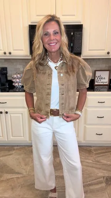 I’m in an XS in this adorable denim jacket! #denimjacket #denim #jacket #summervibes☀️ #summerootd 