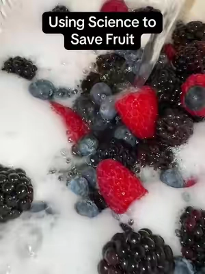 How to make fruit last longer in the fridge #KitchenHacks #KitchenHacks #foodhack #kitchen #fruit 