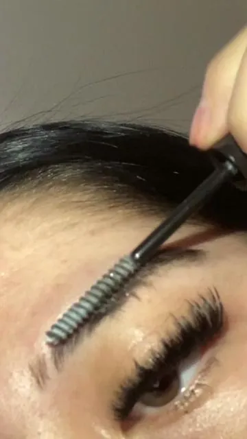 ugh i love shaping my brows