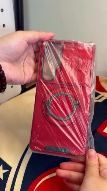 Hey friends, check this out! This isn’t just any case — ⚡️ it’s a red-carpet look for your iPhone! Available in multiple colors so you can pick your vibe.😭😂💕#SummerVibes #tiktokholidayhaul #TikTokShopCyberMonday #spotlightfinds 