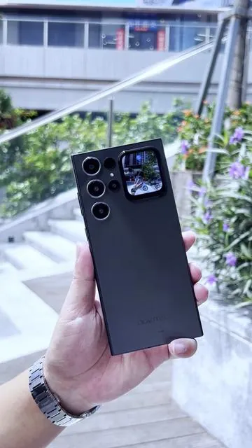 This feels like a phone from the future 🚀 #futuretech #coolgadgets #androidphone #viralvideo#OUKITEL  