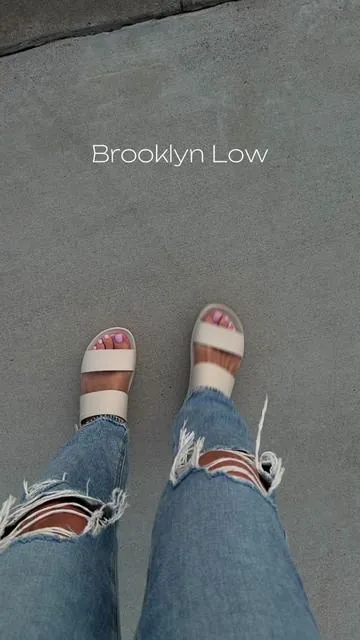 They upgraded a classic! #sandals #crocs #crocsbrooklyn #comfysandals @Crocs  