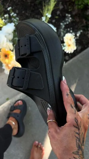 Seriously obsessed with this platform! @Crocs #crocs #crocssandals #twostrapsandals #platformsandals #dealsforyoudays 