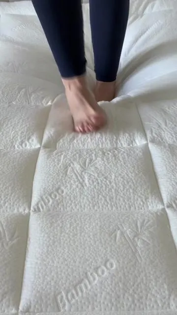 Saving you from an unnecessary mattress purchase 🙏 This bamboo topper is EVERYTHING for hot sleepers 😮‍💨❄️ #mattresstopper #niagaramattresstopper 