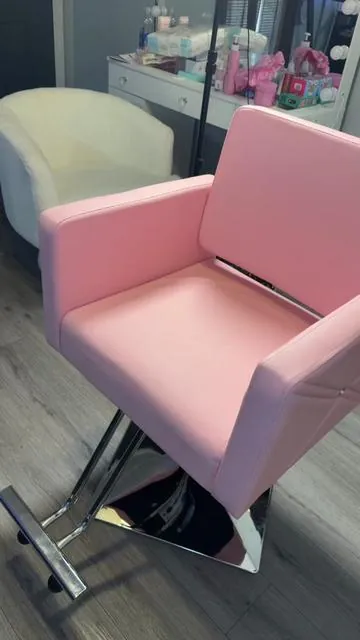 And I did put this together myself . So clap for me lol . Anyways this is absolutely gorgeous . And I got pink cause my favorite color is pink lol. #sylistchair #hairstylist #fyp 