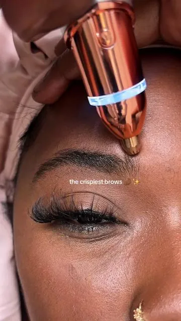 I haven’t seen my brow girl since I bought this thing #tiktokshopcreatorpicks #SummerVibes #eyebrowshaping #eyebrowtrimmer #eyebrowtutorial  @KellyWelly 