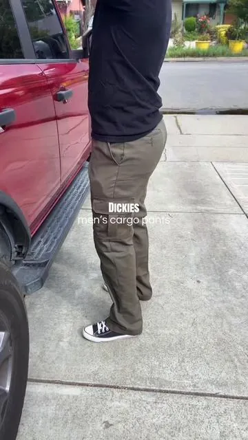 your man puts on Dickies cargos and suddenly it’s your favorite outfit 😮‍💨 #TikTokShop #dickies #cargopants #mensfashion 