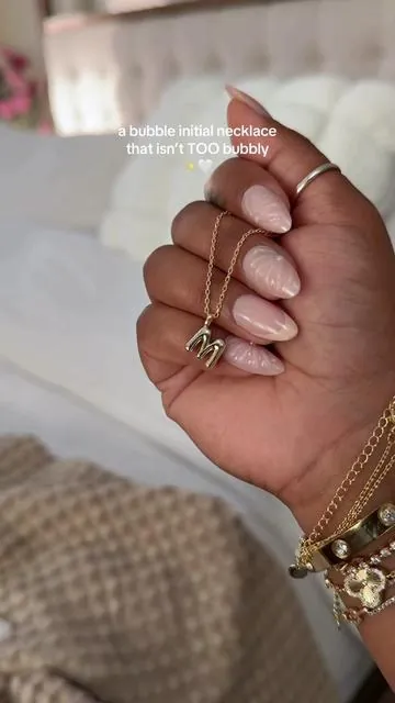 The size of this one is perfect! So cute stacked with other necklaces😍 @PAVOI #pavoi #pavoijewelry #bubbleinitialnecklace #daintynecklace #initialnecklace 