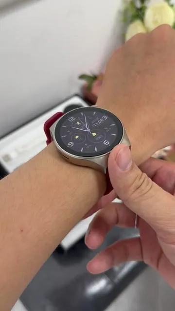 Loving this new smartwatch 💖 It’s stylish, easy to use, and perfect for everyday wear ✨#smartwatch #watch #tiktok #tiktokshop #viral