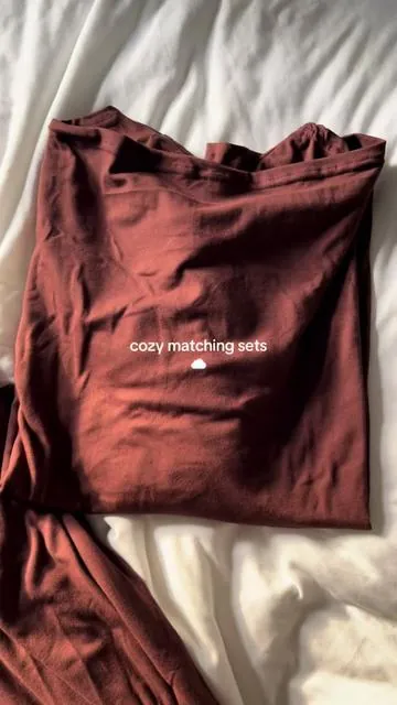 i’d be lying if i didn’t say i basically live in this set #offshoulder #matchingset #fitcheck #styleinspo #creatorsearchinsights 
