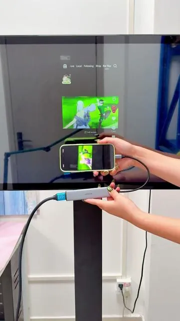 Stream 4K straight from your phone to TV — no Wi-Fi needed! #TikTokMadeMeBuyIt #TikTokShopFinds #USBCHub #ScreenMirroring #4kstreaming 