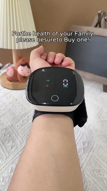 Wrist blood pressure monitor 🥰 #bloodpressurecheck #tiktokviralproducts #titokholidayhaul #viral #fyp 