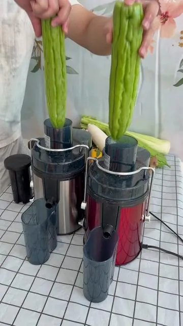 Tired of messy juicers? This one is a game-changer! ✨