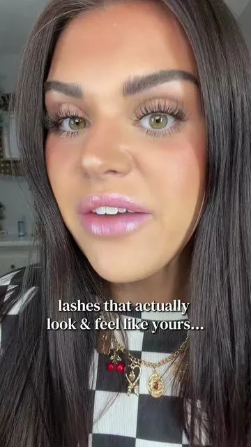 Breeze lashes are what everyone hopes mascara will do. ✨ The extreme DD curl lifts and opens up your eyes, giving you that fresh, curled-lash look without the clumps, smudges, or endless coats. Lightweight, wispy, and effortlessly pretty, they look like your natural lashes on their very best day. 🫶🏼💫 #lashclusters #diylashes #lashclustersathome #diylashesathome #maxcomfi @Maxcomfi 