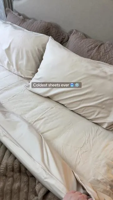 If you are a hot sleeper, you absolutely have to have these. #beddingmusthaves #Sheetset #hotsleepersolution #bamboosheets #coolingsheets 
