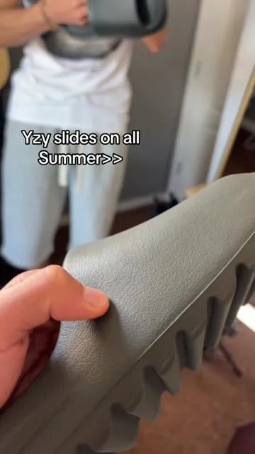 #yeezyslides #yeezyslidesfeelmadgood 