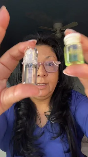 Transplante de pelo en una botella Alphalnfuse Scalp Care System for Thinning Hair es un producto de aseo para hombres centrado en el cuero cabelludo diseñado para uso rutinario en áreas delgadas. Cada variante incluye un dispositivo de microinfusión y suero para su aplicación semanal en casa. Disponible en 1 mes, 2 meses y Opciones de suministro de 4 meses. #transplantedepelo  #scalpcare #cresimientodecabello @Alphainfuse  