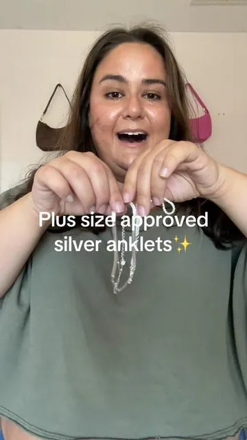 These cutie anklets are plus size approved 🤭 you can grab your plus size anklets below✨ 🏷️ #plussizefashion #curvyfashion #anklet #plussizejewelry #plussize 